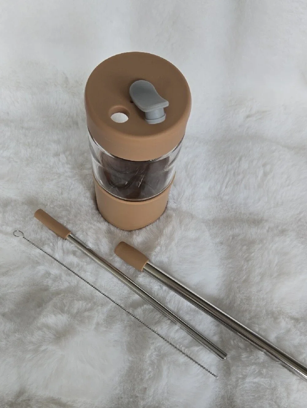 20 oz Glass Tumbler with Silicone Lid & Straws, Khaki